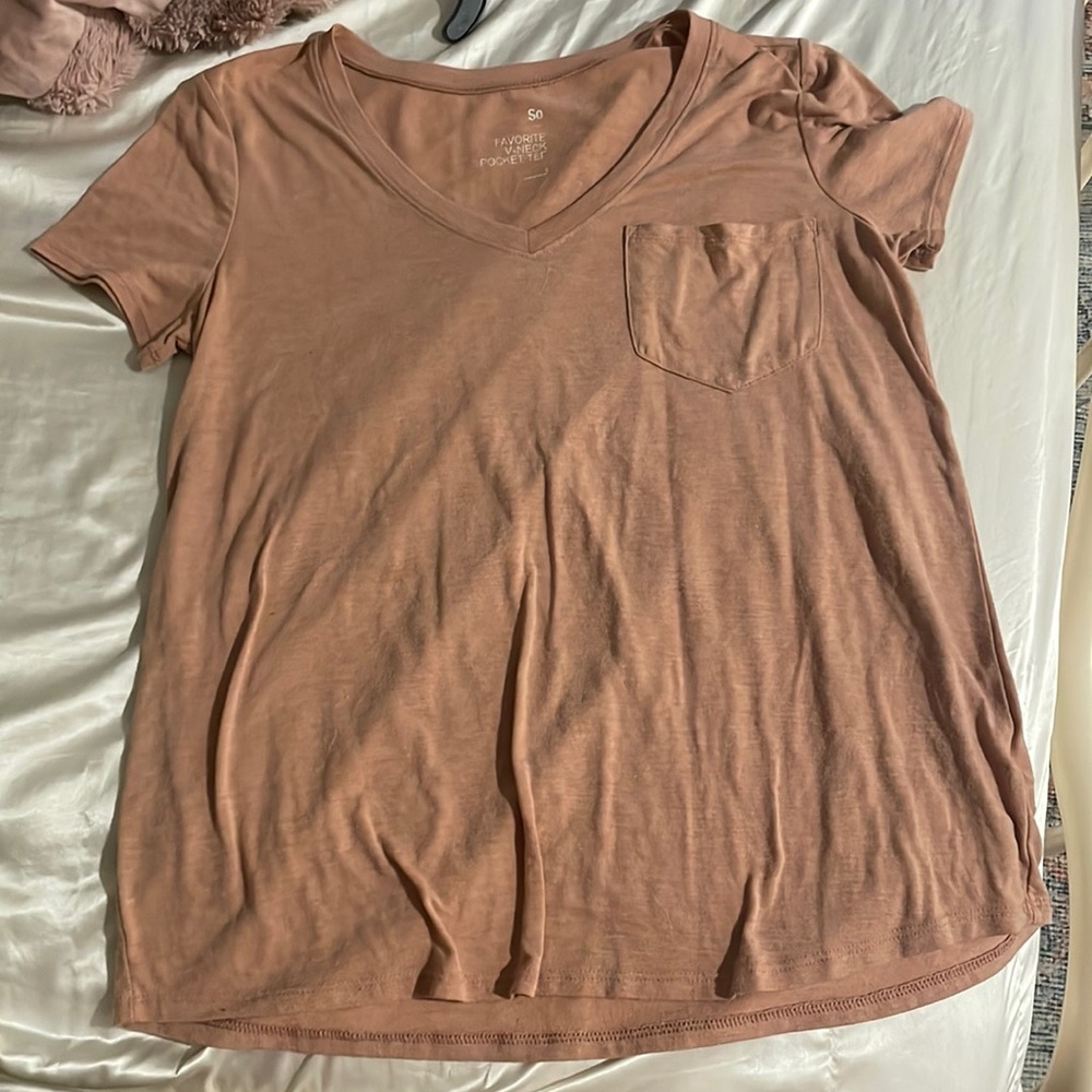 SO Orange V-Nevk Pocket T-Shirt: Simple but can pair with anything.